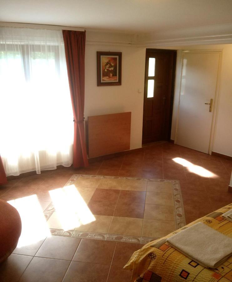 Sarreti Apartmanhaz Balatonfured Exterior photo