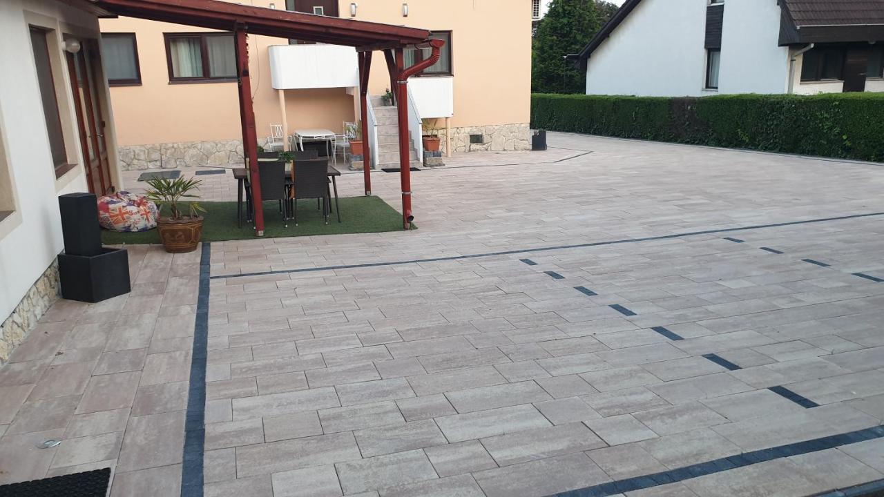 Sarreti Apartmanhaz Balatonfured Exterior photo