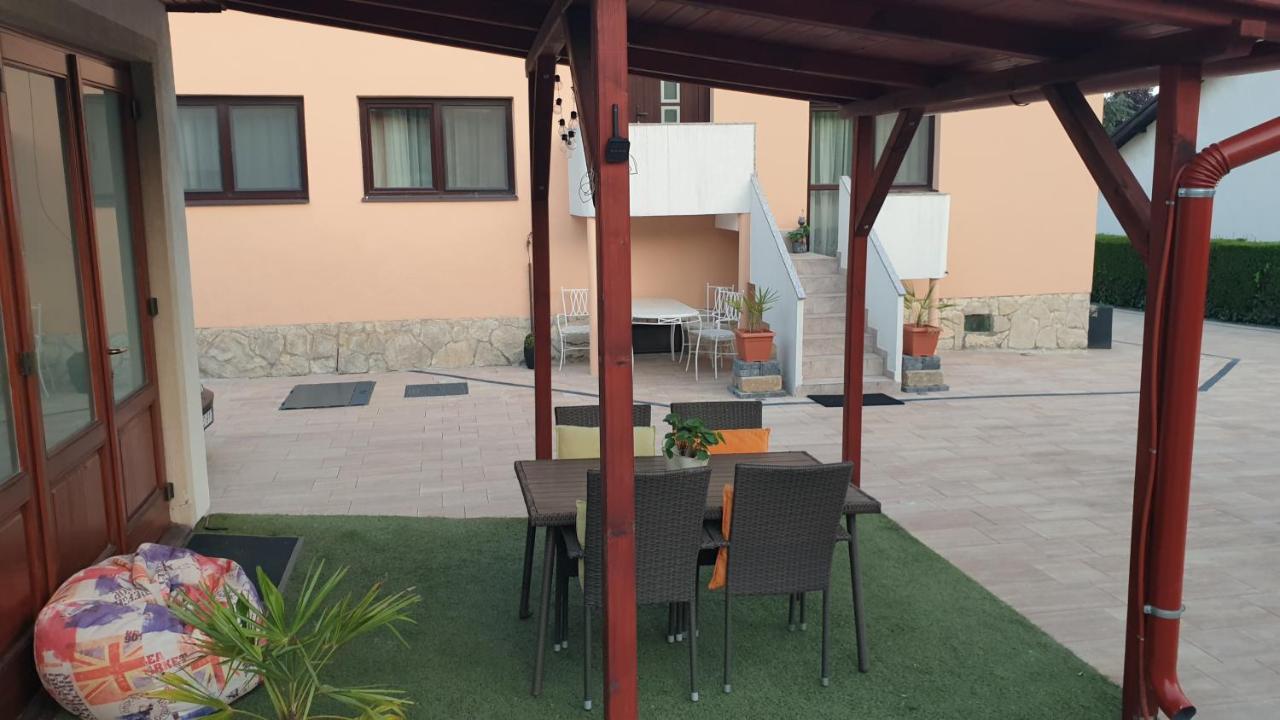Sarreti Apartmanhaz Balatonfured Exterior photo