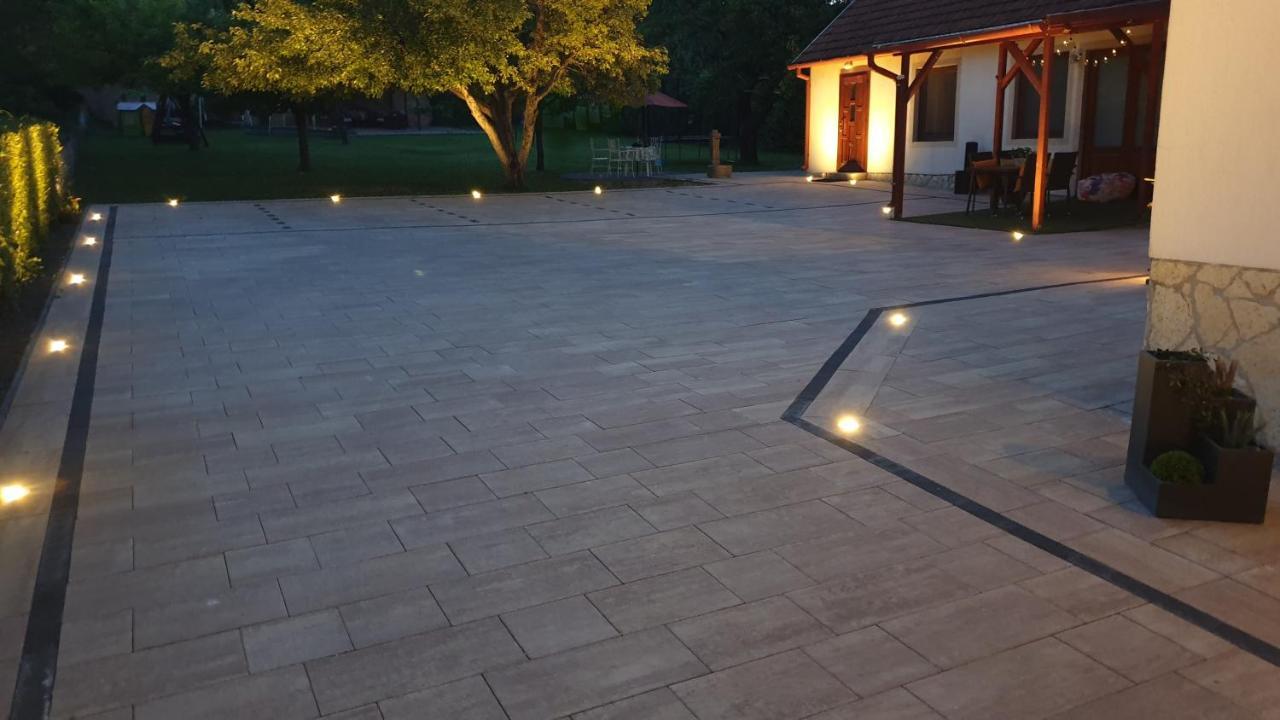 Sarreti Apartmanhaz Balatonfured Exterior photo