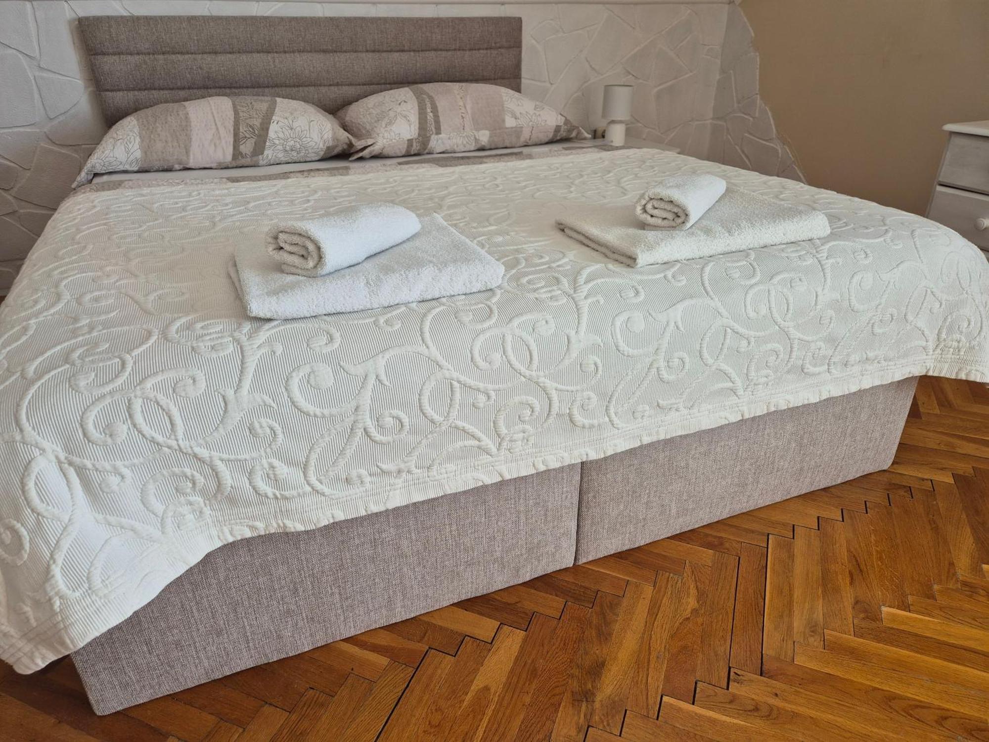 Sarreti Apartmanhaz Balatonfured Exterior photo